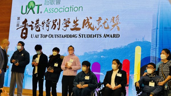 「香港特別學生成就獎」優異獎得主之一：鄭中同學