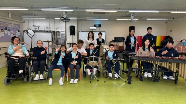 恭賀同學於第七十六屆香港學校音樂節19歲以下樂器組取得銀獎