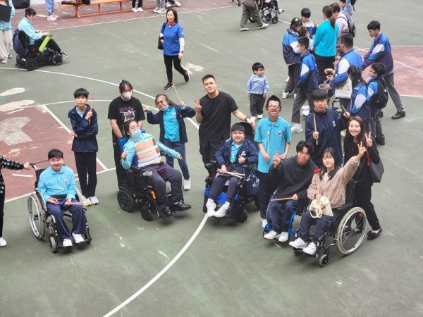 恭賀同學在第七十七屆香港學校音樂節取得銀獎