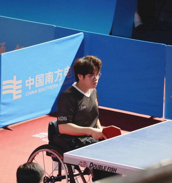 恭賀本校舊生鄭中同學在全國第12屆殘疾人運動會 TT5級男子雙打乒乓球項目中奪得了 銅牌