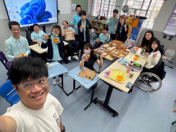 恭賀同學在第七十八屆香港學校音樂節取得金獎-樂器組