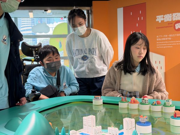 參觀展城館及港島海岸線探索