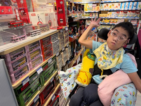 D班單元活動．乘搭巴士與購買玩具