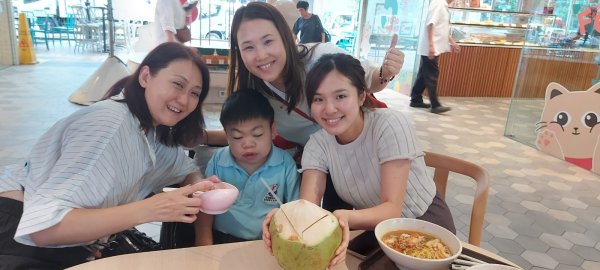 D1.03_到當地熟食中心品嚐新加坡美食
