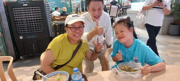 D1.05_到當地熟食中心品嚐新加坡美食
